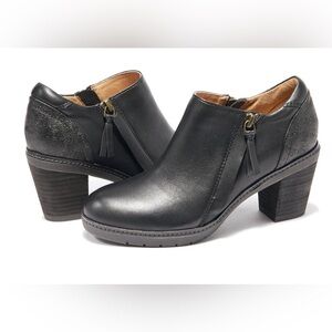 Hälsa Rylee Black Floral Leather Ankle Bootie Wide 9.5